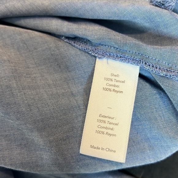 Elizabeth & James Chambray Button Down Raw Hem Top Size XS - Picture 7 of 7